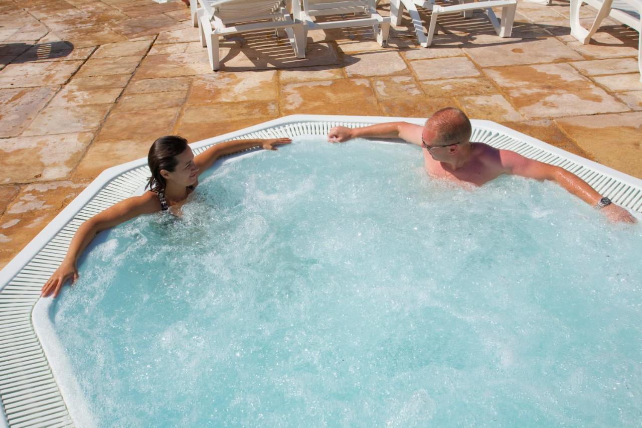 Pierre & Vacances La Residence Du Golf Довил Екстериор снимка