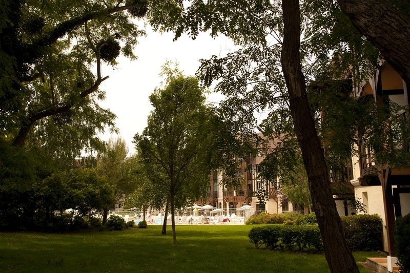 Pierre & Vacances La Residence Du Golf Довил Екстериор снимка