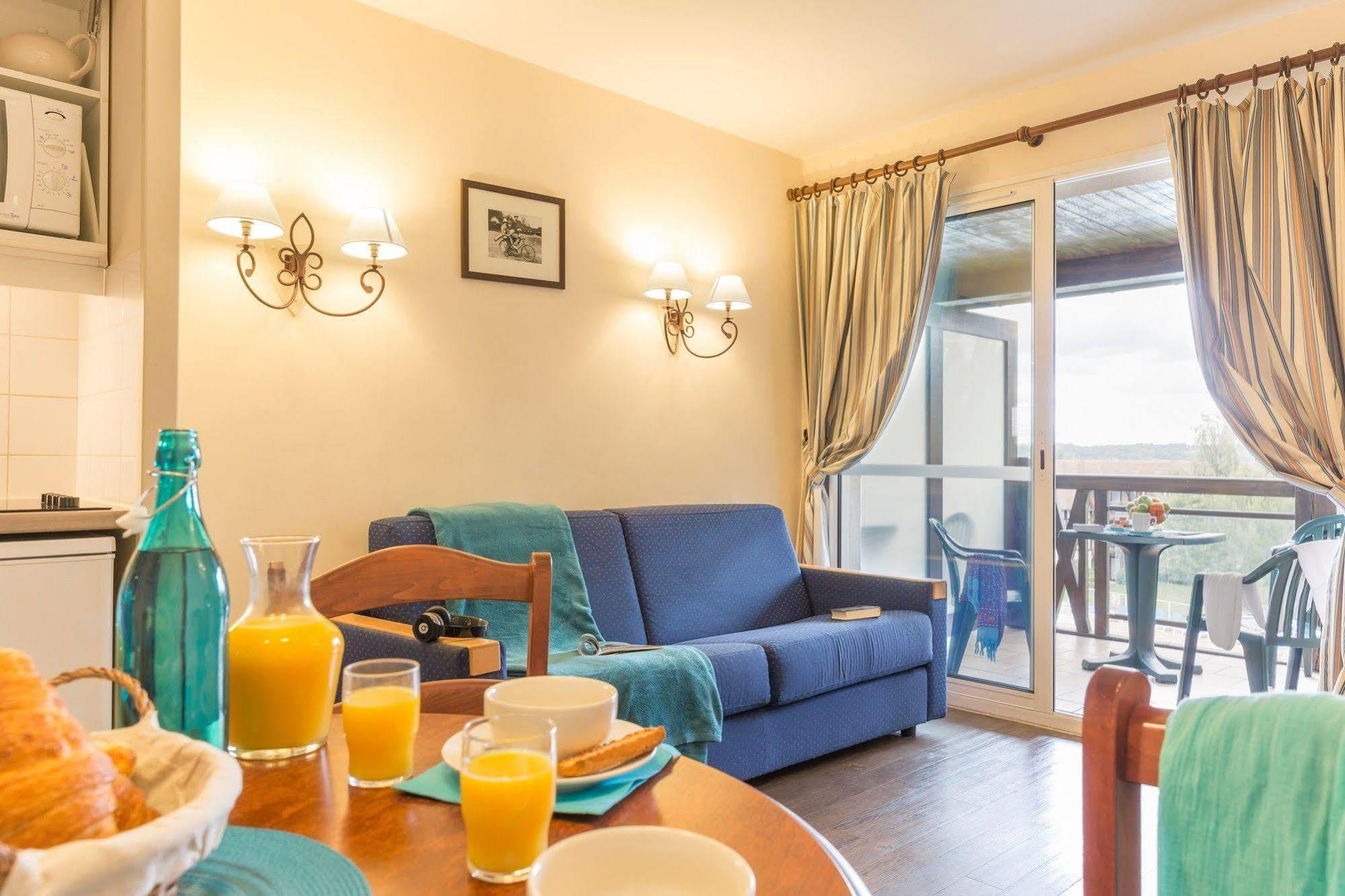 Pierre & Vacances La Residence Du Golf Довил Екстериор снимка