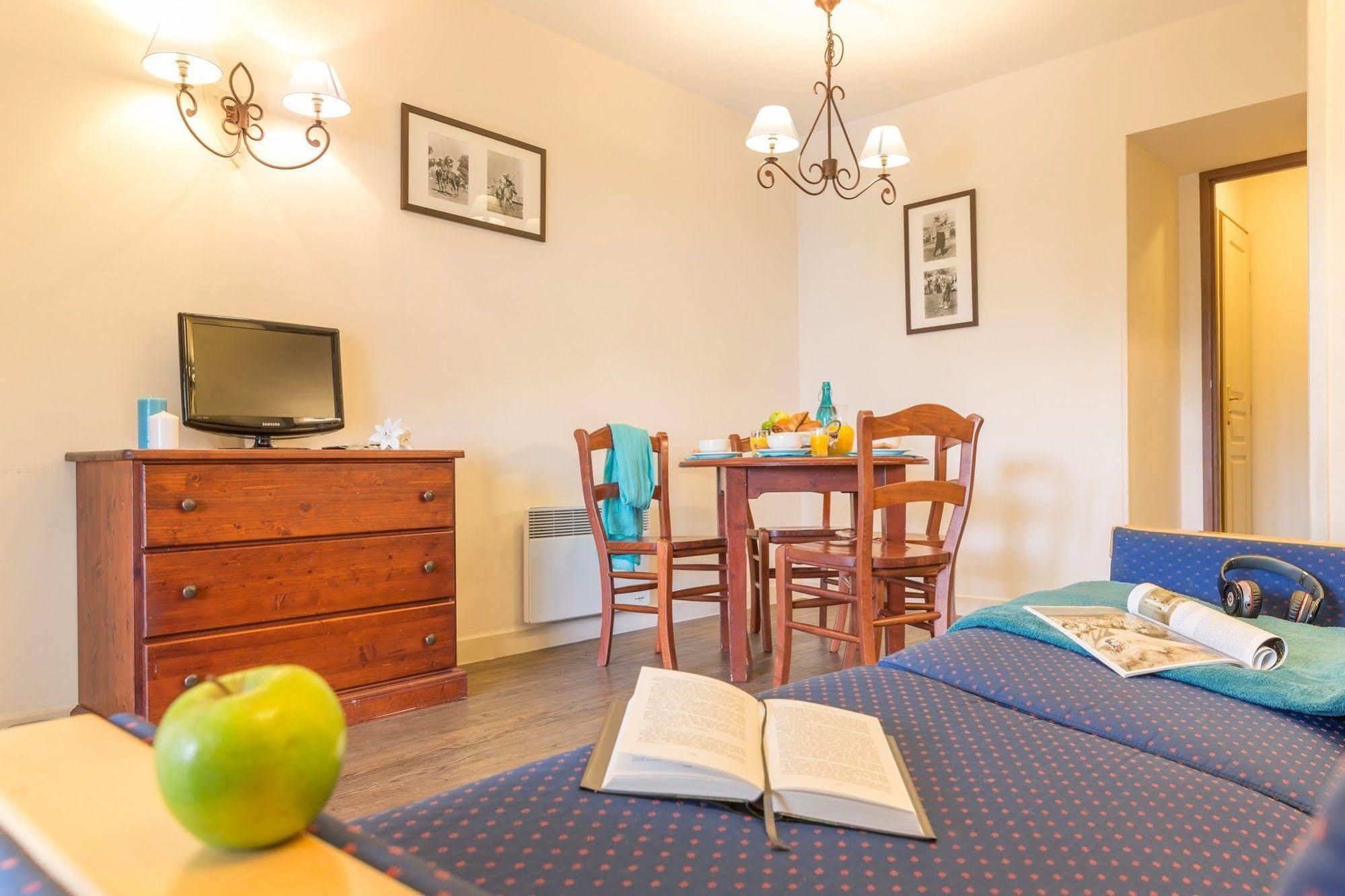Pierre & Vacances La Residence Du Golf Довил Екстериор снимка