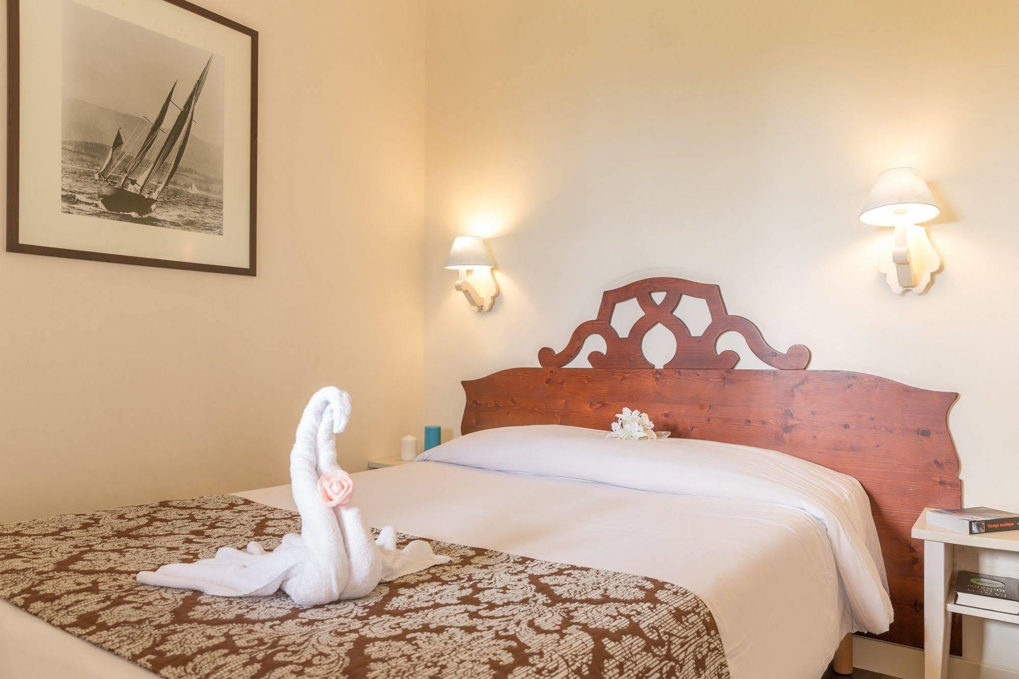 Pierre & Vacances La Residence Du Golf Довил Екстериор снимка
