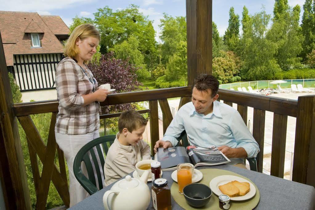 Pierre & Vacances La Residence Du Golf Довил Екстериор снимка