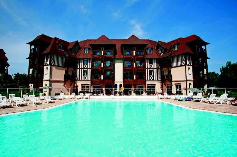 Pierre & Vacances La Residence Du Golf Довил Екстериор снимка