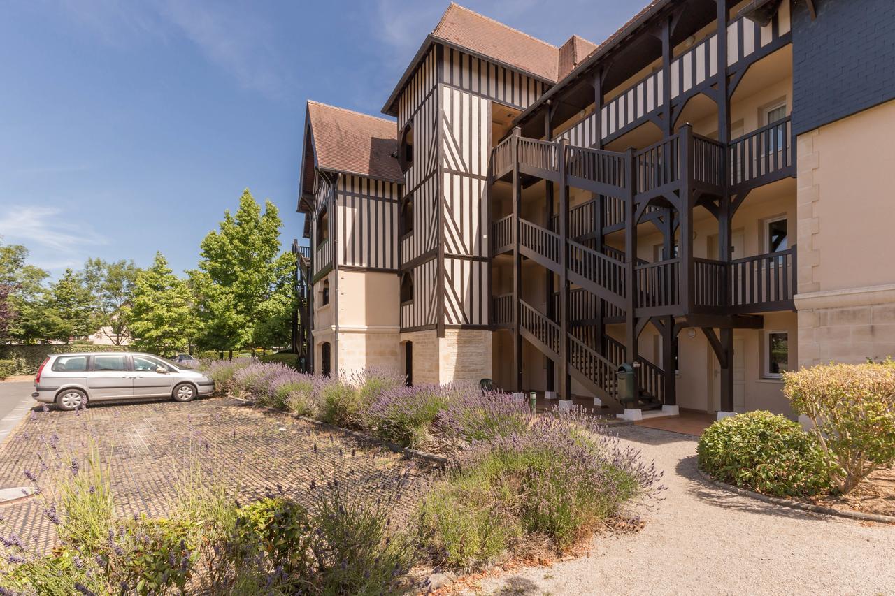 Pierre & Vacances La Residence Du Golf Довил Екстериор снимка