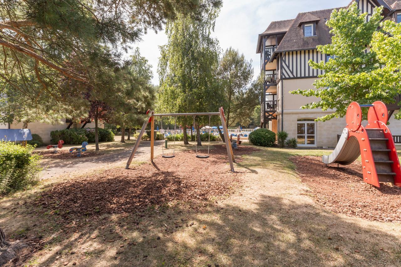 Pierre & Vacances La Residence Du Golf Довил Екстериор снимка