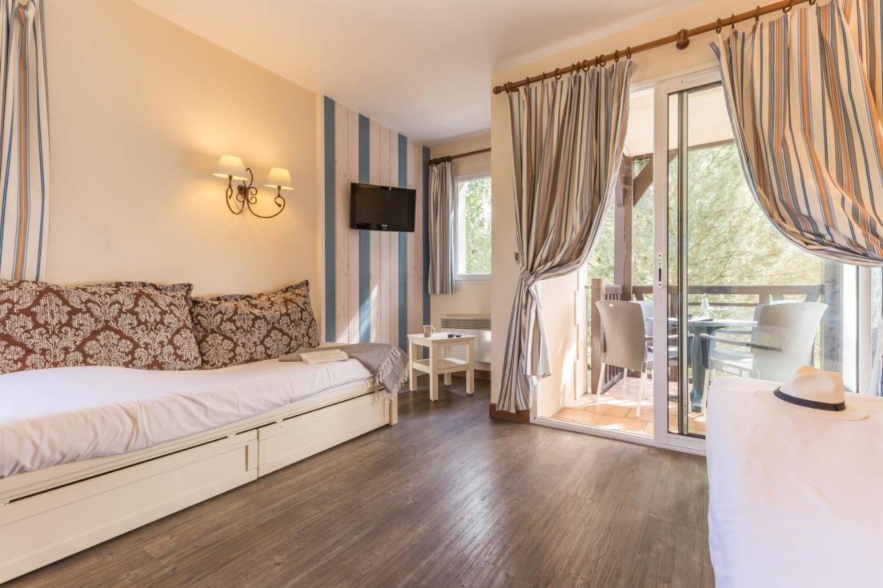 Pierre & Vacances La Residence Du Golf Довил Екстериор снимка